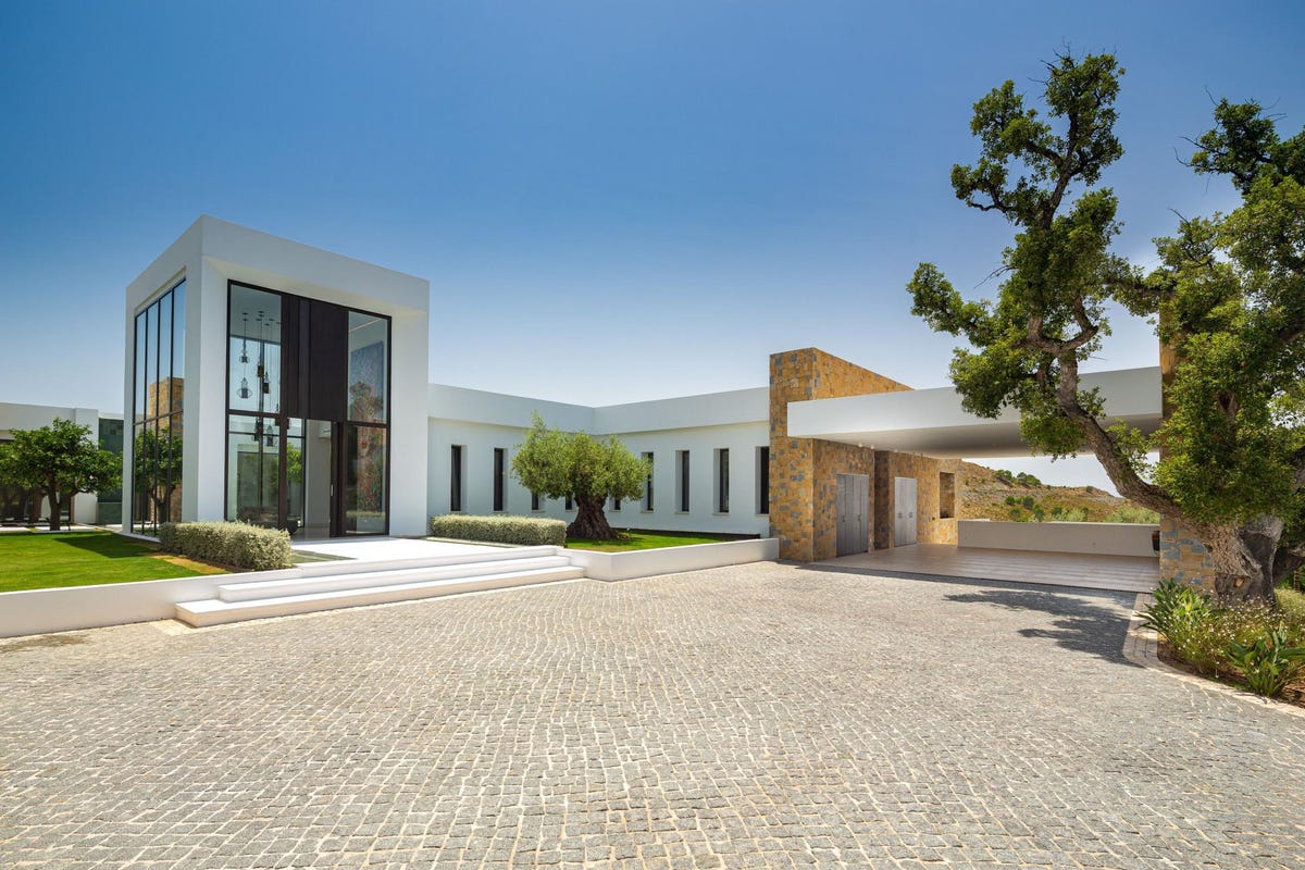 Get A Bird’s-Eye View From This .3-Million Golf Villa In Benahavis, Spain