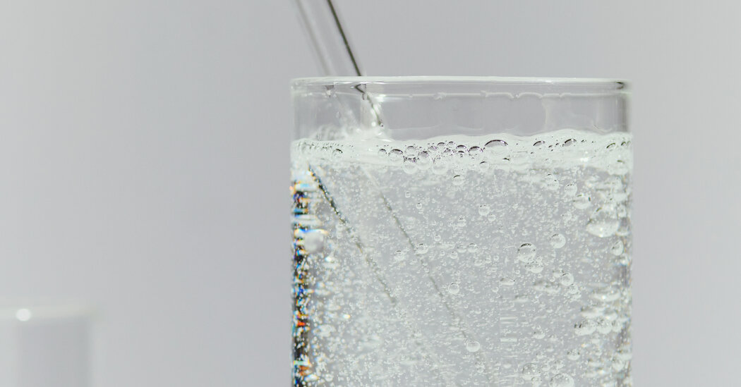 Is Seltzer Water Just as Healthy as Flat Water?