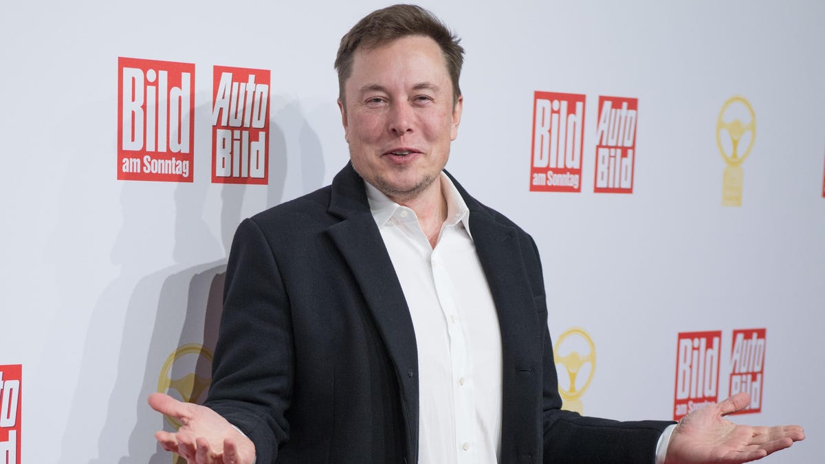 Elon Musk Shares Bizarre Stalin Meme Commemorating Twitter CEO Change