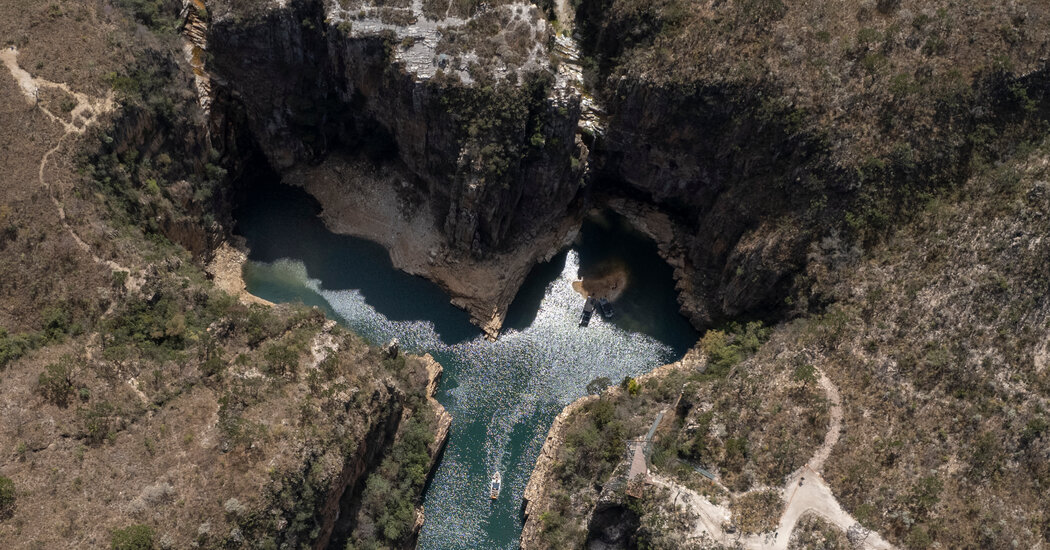 Cliff Collapses on Boaters in Brazil, Killing 10