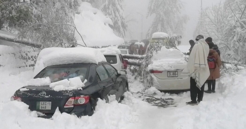 Heavy Snow Kills 21 at Murree Hill Station in Pakistan