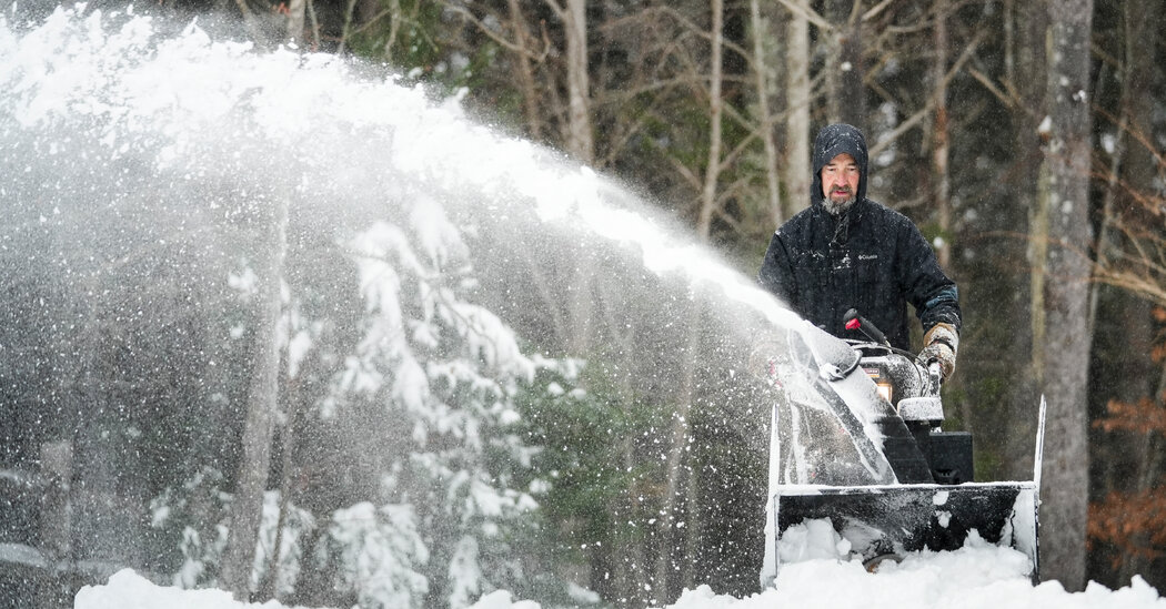 Storm Moves Into the Northeast After Heavy Snow in the South