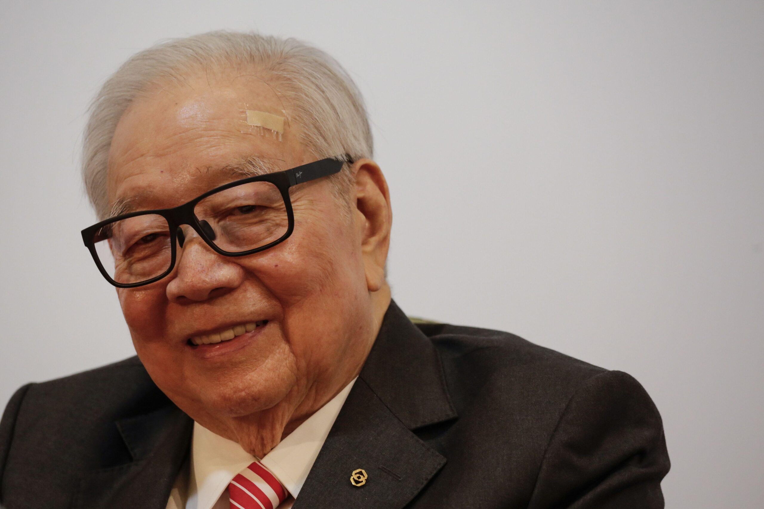 Malaysian Billionaire Teh Hong Piow, Founder Of Public Bank, Dies At Age 92